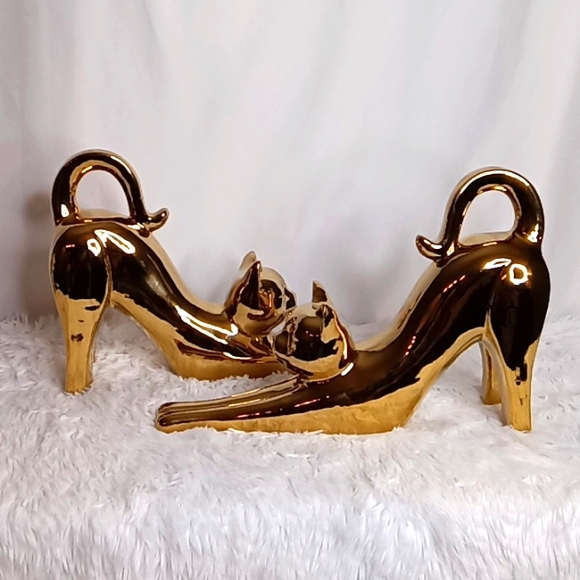 Stretching Cat Decor Statue 🐈 - Picture 3 of 11